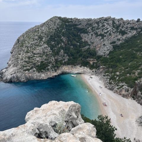 Grama Bay: Beaches & Caves Private Speedboat Guided Tour